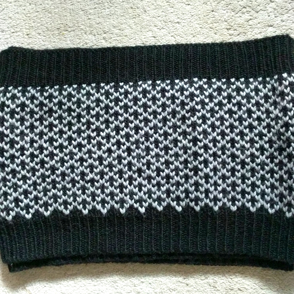 Lululemon Infinity Scarf - Picture 3 of 3